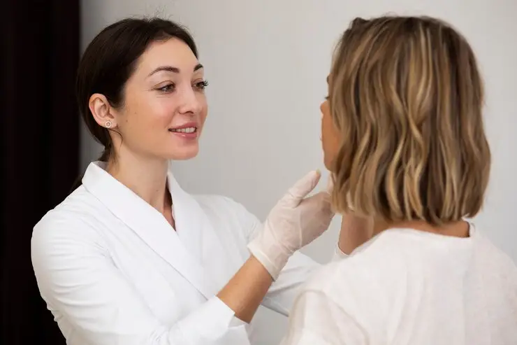 consultation avec un dermatologue 
